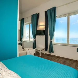 Bed & Breakfast Marlove Siracusa - Private Sea Access - Self-check In, Syracuse